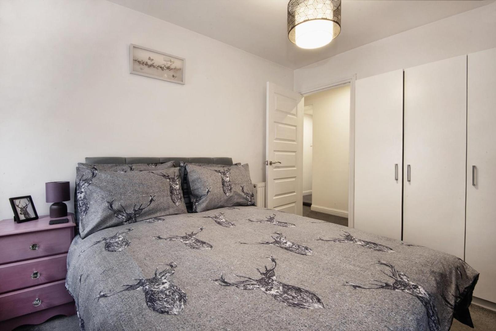 Charming 2 Bedroom Flat In The Heart Of Kirriemuir Extérieur photo